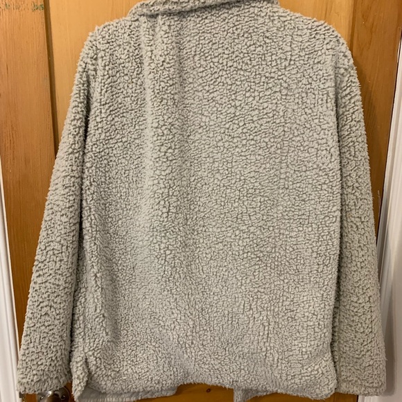 Sherpa Jacket / Fuzzy Jacket - Picture 2 of 3